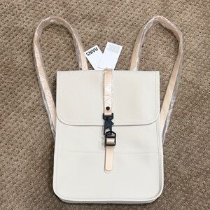 NWT Rains Backpack Micro W3 in color Dune